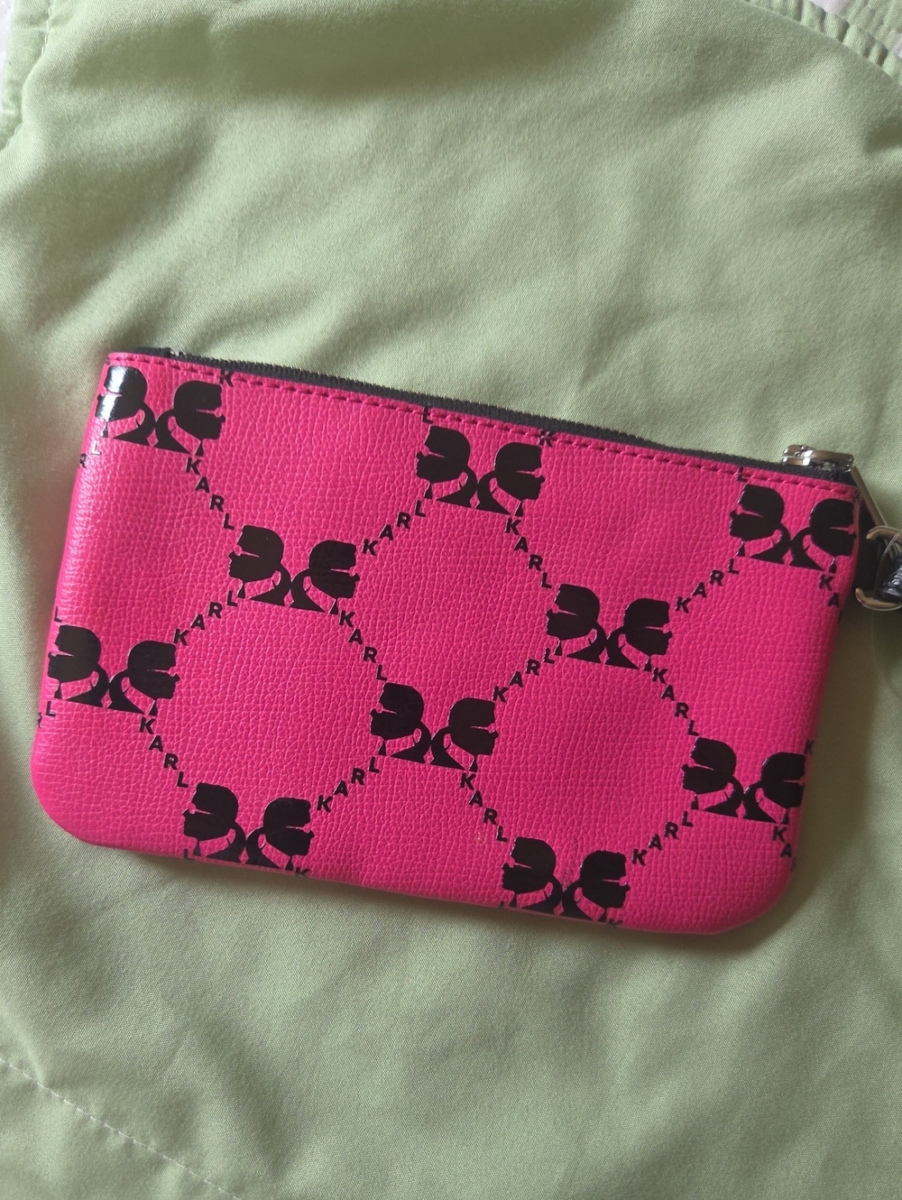 NEW Karl Lagerfeld Hot Pink Wristlet with Black Logo Pattern - Picture 2 of 7